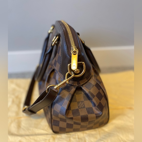 Louis Vuitton Damier Ebene Trevi PM Shoulder Bag - Picture 4 of 11